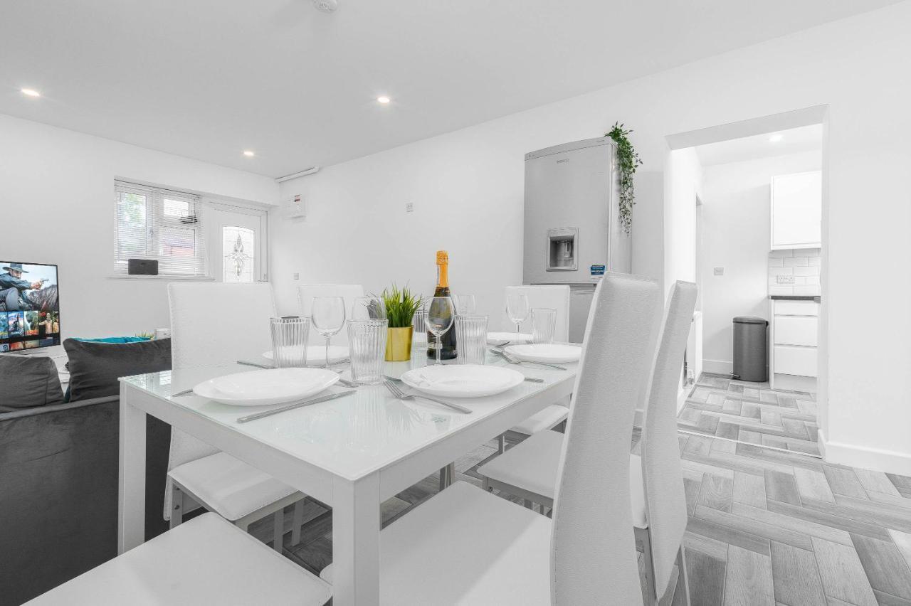 5 Bedroom House - 10 Guests - Multiple Off Street Parking - Garden - Smart Tv - Wifi - Contractors - Families - Groups Birmingham Exteriér fotografie