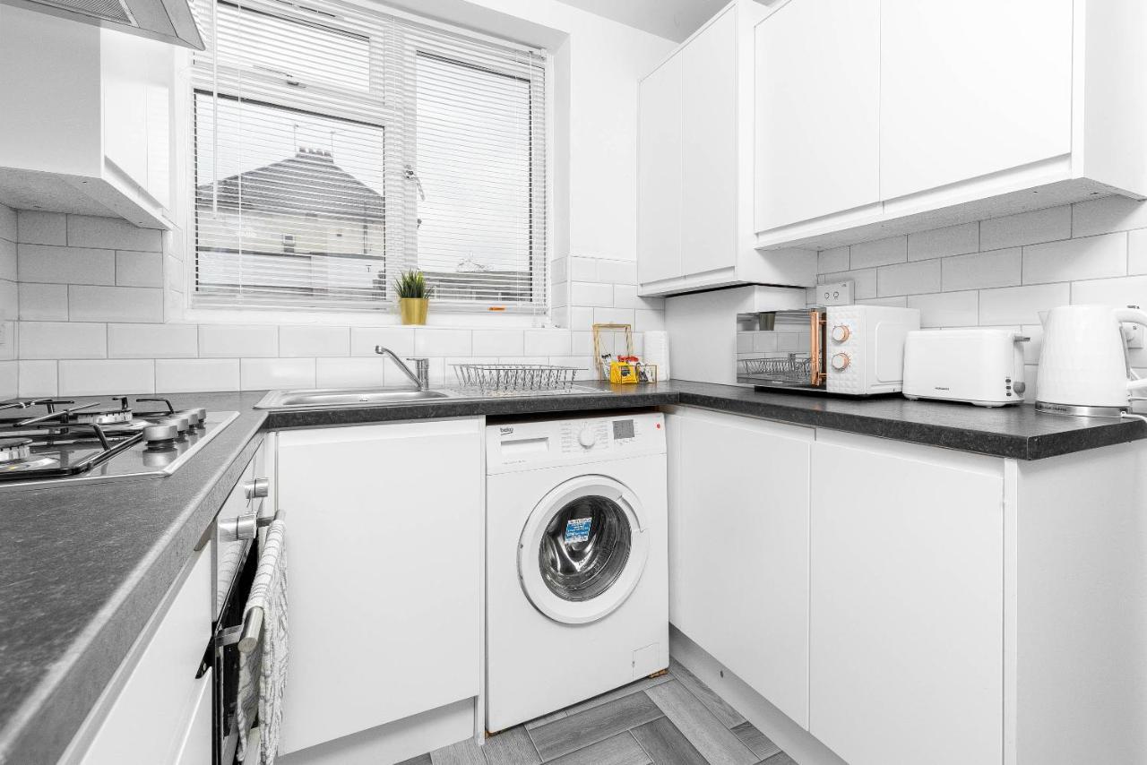 5 Bedroom House - 10 Guests - Multiple Off Street Parking - Garden - Smart Tv - Wifi - Contractors - Families - Groups Birmingham Exteriér fotografie